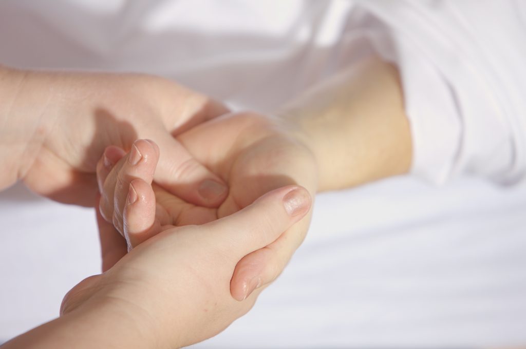 7 avantages des massages des mains pour la santé
