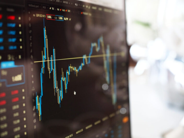 Pourquoi choisir les services de ORKKE pour investir dans le trading en ligne ?
