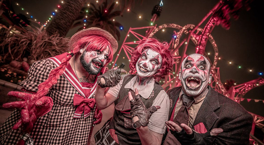 Trois clowns effrayants à la ferme effrayante de Knott