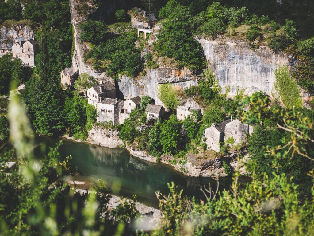 Découvrir les Plus Beaux Coins des Gorges du Tarn : Un Guide de Voyage Incontournable