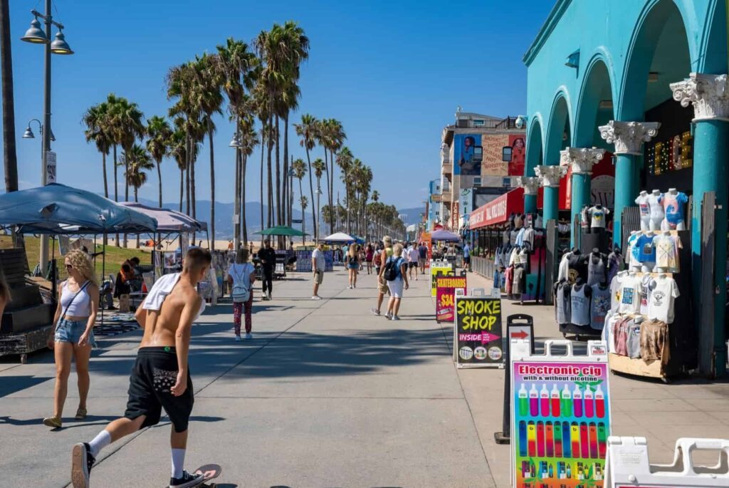 Venice Beach, Los Angeles : Un Guide Complet pour un Séjour Inoubliable au Cœur de la Californie