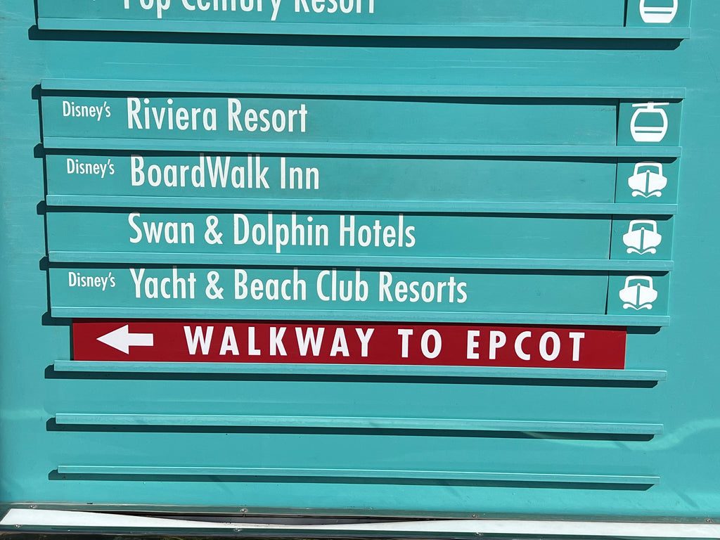 Liste des options de transport des hôtels Disney sur un panneau
