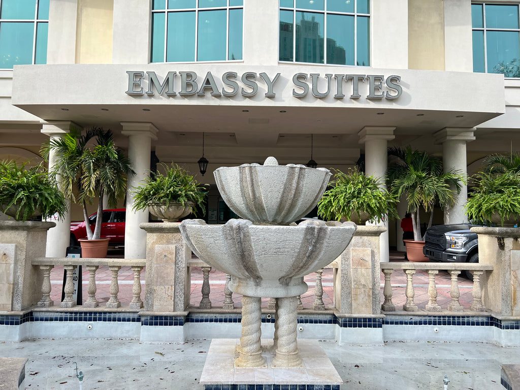 Panneau Embassy Suites 