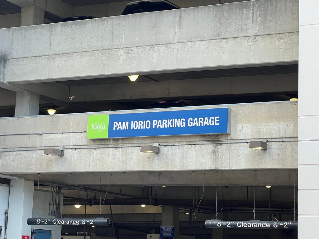 Panneau de garage Pam Iorio