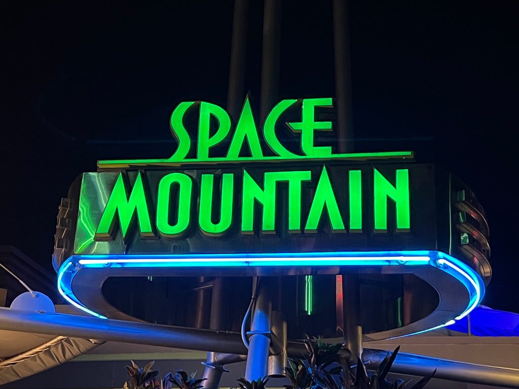Le guide ultime de Space Mountain |  FAQ, conseils et secrets
