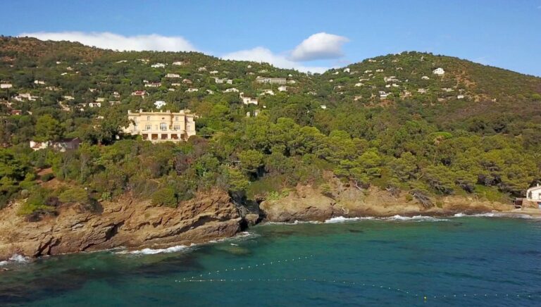 Découverte des lieux insolites dans le Var : entre terre et mer