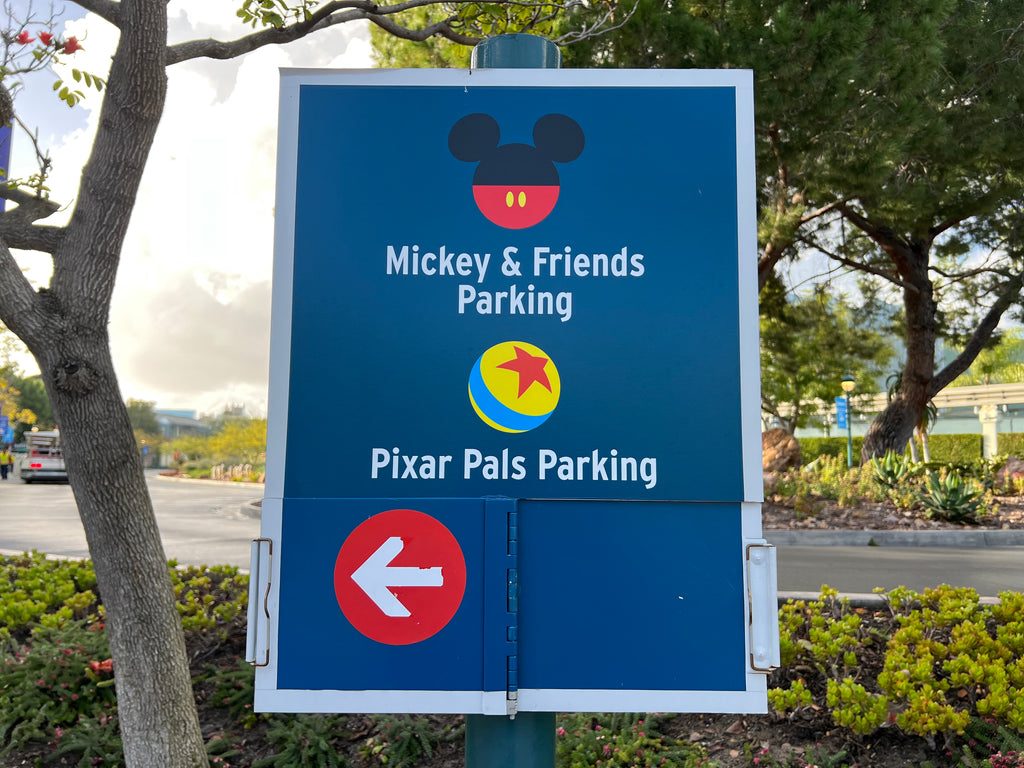 Panneau directionnel des garages de stationnement Disneyland
