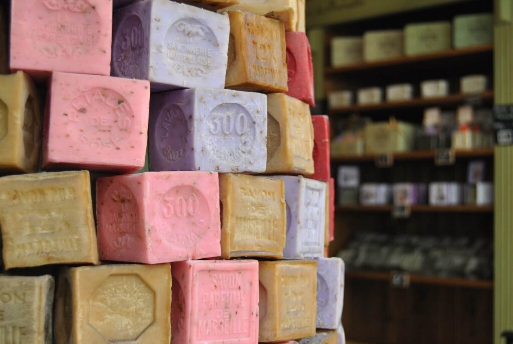 Boutique de souvenirs provençaux en ligne : Produits artisanaux