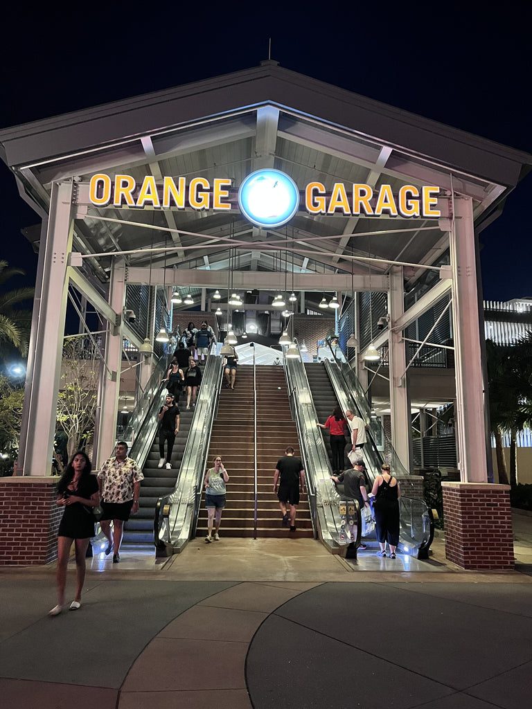 ressorts de Disney garage orange