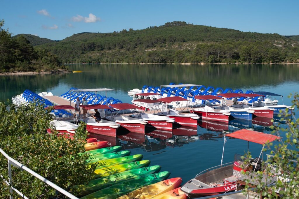 Comment louer un bateau pour visiter le lac d&rsquo;Esparron ?