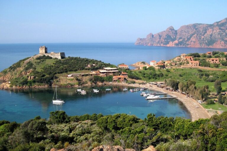 Découverte de la tour de Turghiu : un joyau médiéval sur la côte corse