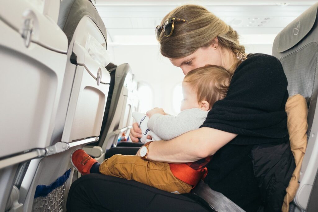 Prendre l&rsquo;avion avec un bébé sans carte d&rsquo;identité, est-ce possible ?