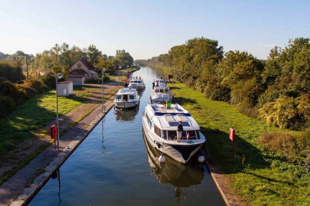 Expérience unique sur le canal du Nivernais : la traversée des 16 écluses en une journée