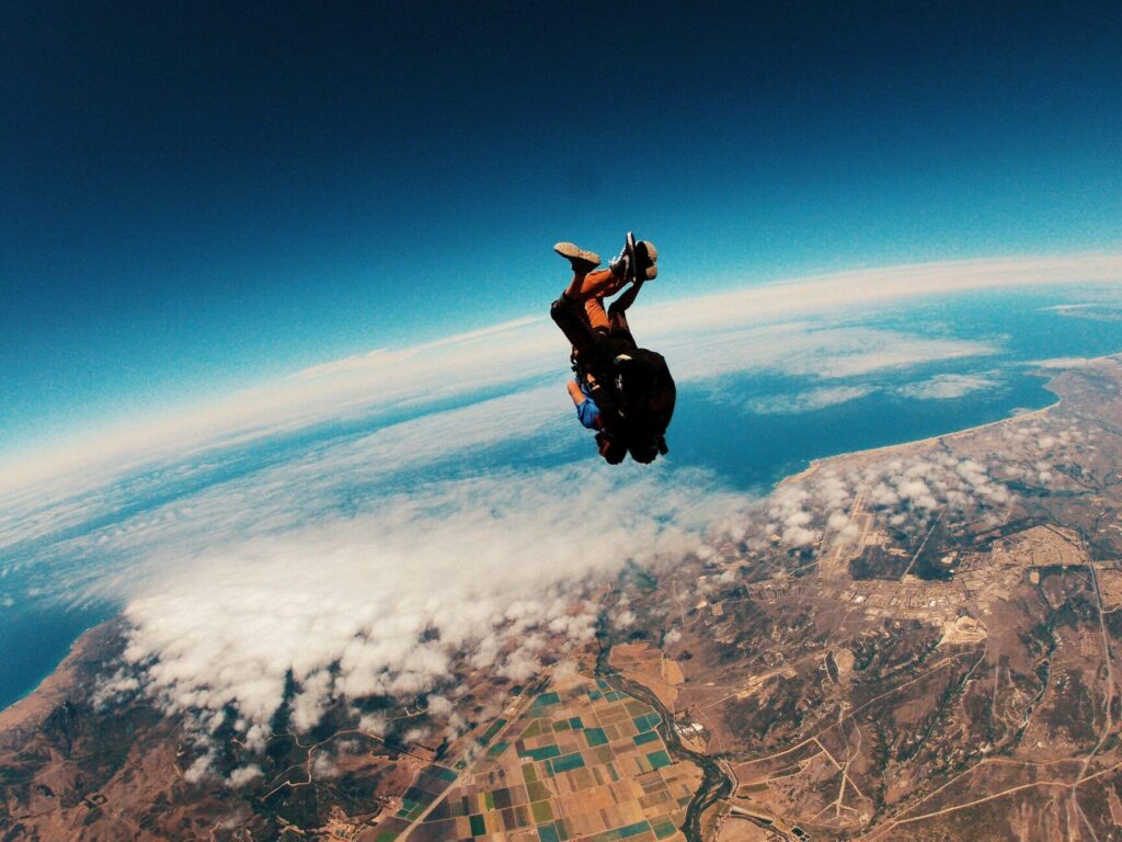 Saut en parachute à Saint-Malo : l&rsquo;expérience ultime pour les amateurs d&rsquo;adrénaline ?