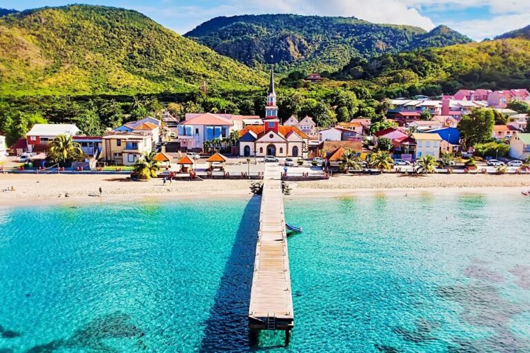 Vacances familiales idéales : Guadeloupe ou Martinique, laquelle choisir ?