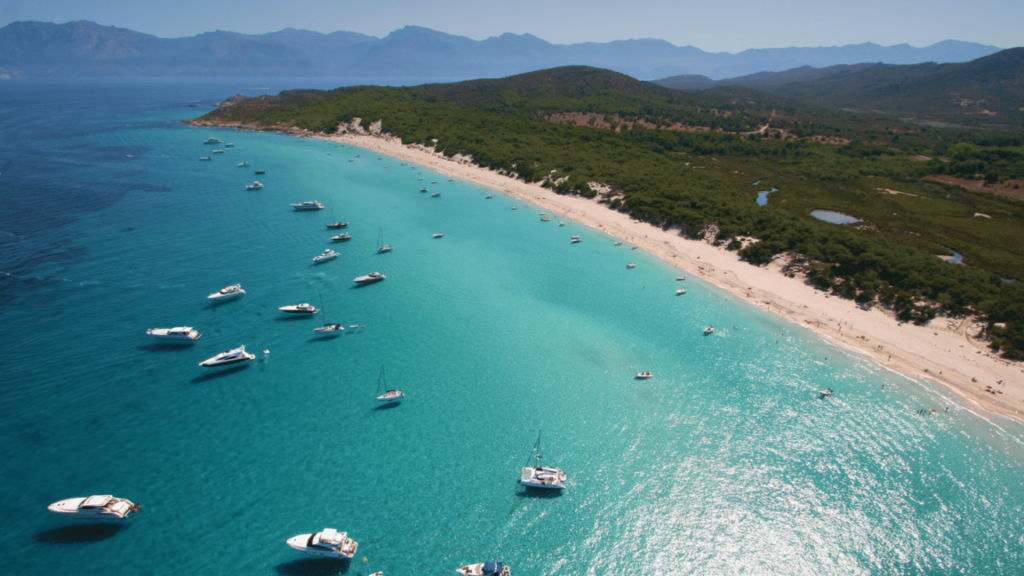 Découverte de la belle plage de Saint-Florent : un trésor caché de la Corse