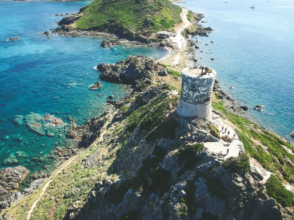Voyager en Corse avec des enfants : le guide complet pour des vacances familiales réussies
