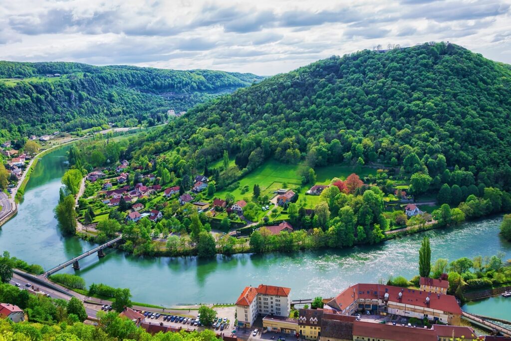 Visites insolites dans le Doubs : découvrez les trésors cachés de la région