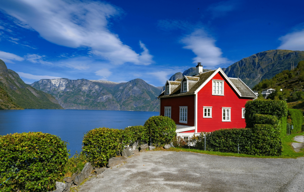 À la découverte des fjords norvégiens : un road trip inoubliable